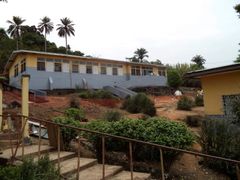 Budova izolace v Macentě (Guinea)