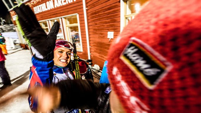 Podívejte se na fotogalerii z úvodního závodu smíšené štafety biatlonistů ze švédského Östersundu.