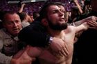 UFC si vystřelila z novinářů. Místo bojovníkovi MMA volali na erotickou linku