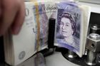 Výnosy britských dluhopisů klesly poprvé do záporných čísel