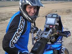 Dušan Randýsek trénuje na své Suzuki.