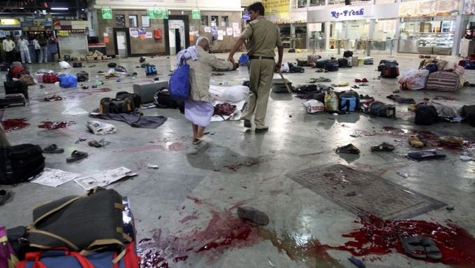 Oběti teroristického útoku v Bombaji.