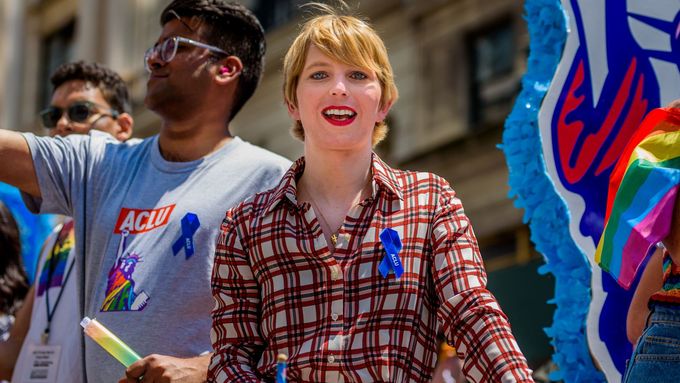 Chelsea Manningová v Pride průvodu v New Yorku, červen 2017.