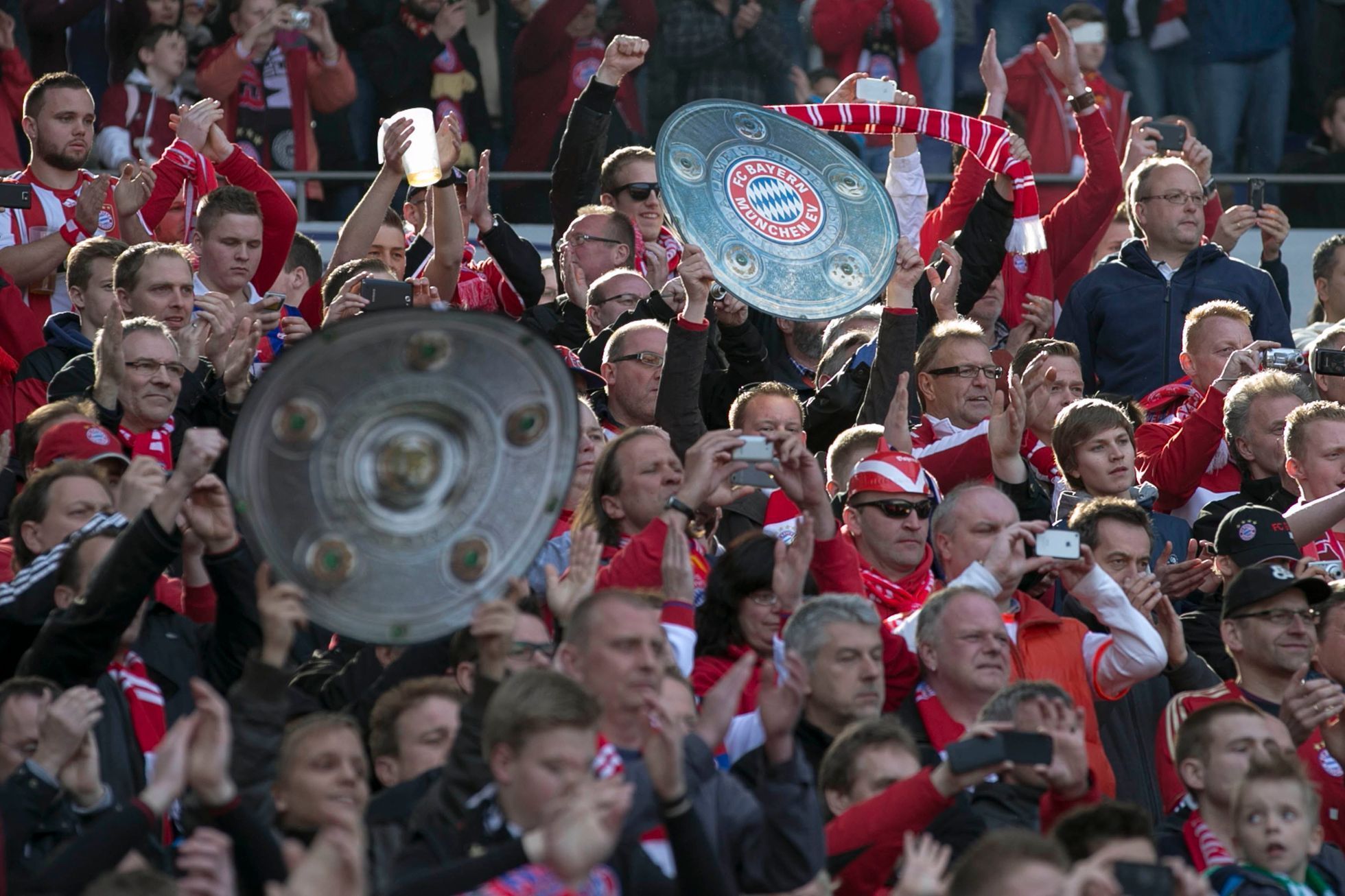 Fanoušci Bayernu Mnichov slaví titul v sezoně 2012-13