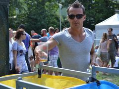 Třídění plastových kelímků patří ke koloritu letních festivalů