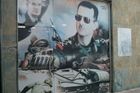 Foto: Asad je drsnější než Stallone. Před západními novináři mu syrské děti provolávají slávu