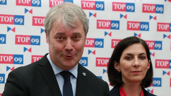 Adept na nového ministra pro vědu Pavel Tuleja s předsedkyní strany Markétou Pekarovou Adamovou.