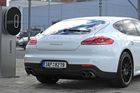 Dobíjení pro hybridy: Porsche spouští vlastní síť