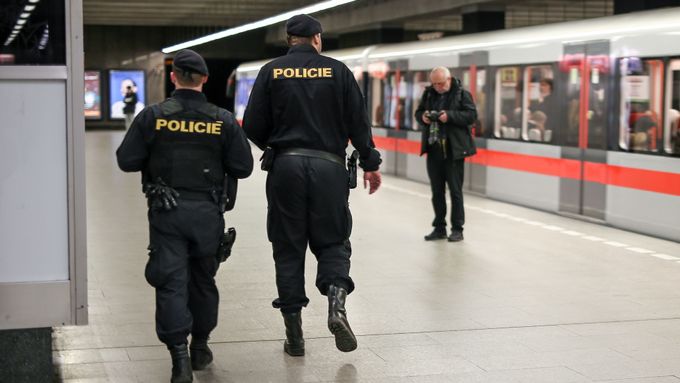 Policie v pražském metru