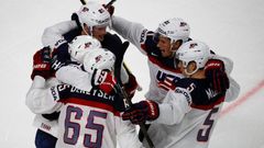 Američané zvládli přestřelku se Švédy. Rusové přestříleli domácí Německo, zazářil Panarin.
