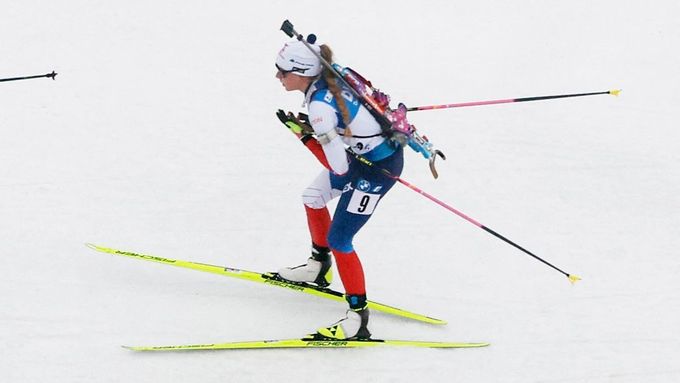 Markéta Davidová v závodě žen s hromadným startem na MS 2023 v Oberhofu