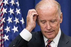 Mezi demokratickými kandidáty na prezidenta vede Joe Biden