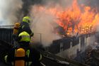 Na Císařské louce v Praze hořelo, do okolí se šířil hustý dým