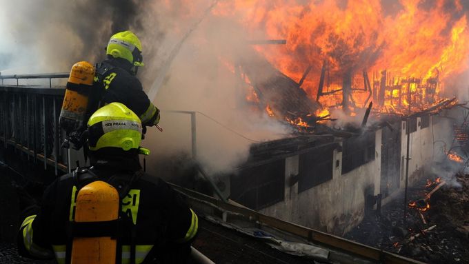 Hašení požárů představuje přibližně 16 procent všech výjezdů českých hasičů.