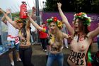 Zákulisí Eura: Nahé aktivistky, věštící prase i čeští fans