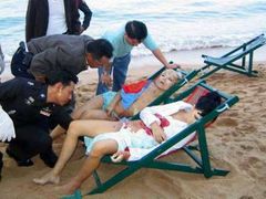 Loni v únoru našli na pláži v přímořském letovisku Pattaya dvě zastřelené Rusky. Vrahem byl rovněž Thajec, nikoli však policista