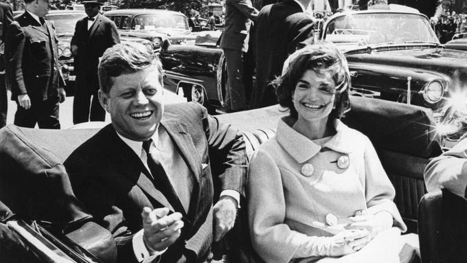 Americký prezident John F. Kennedy se svojí manželkou Jacqueline.