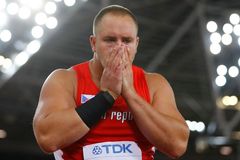 Koulař Staněk posunul halový český rekord na 22,17 metru
