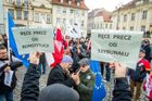 Brusel se zlobí na Polsko kvůli ústavnímu soudu. Další může být na řadě svoboda slova, varuje
