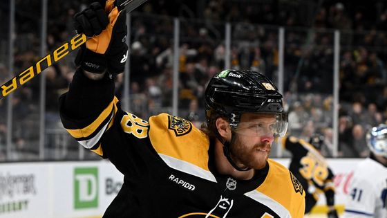 NHL: Toronto Maple Leafs at Boston Bruins hokej David Pastrńák gól radost