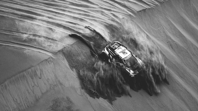 Rallye Dakar sází na návrat ke kořenům, tedy do písku.