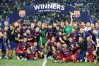 Superpohár muselo rozlousknout prodloužení a slaví Barcelona