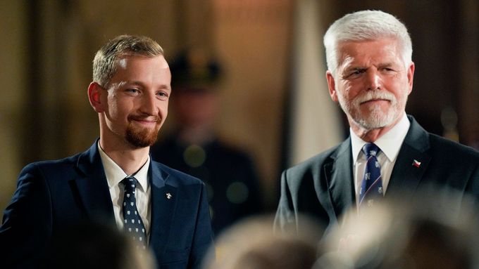 Jan Dvořák s prezidentem Petrem Pavlem při udílení státních vyznamenání