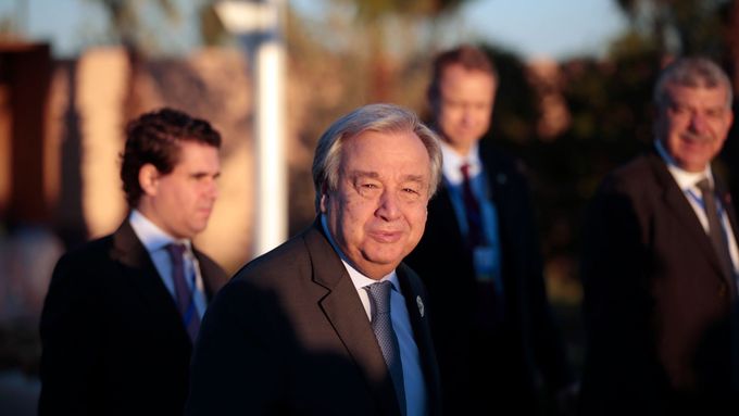 Generální tajemník OSN António Guterres na konferenci v Maroku, kde přijali pakt o migraci.