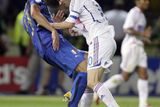 Sochu můžete porovnat s realitou. Takto se Zinedine Zidane ve finále MS 2006 pomstil Italovi Marco Materazzimu za jeho provokace.