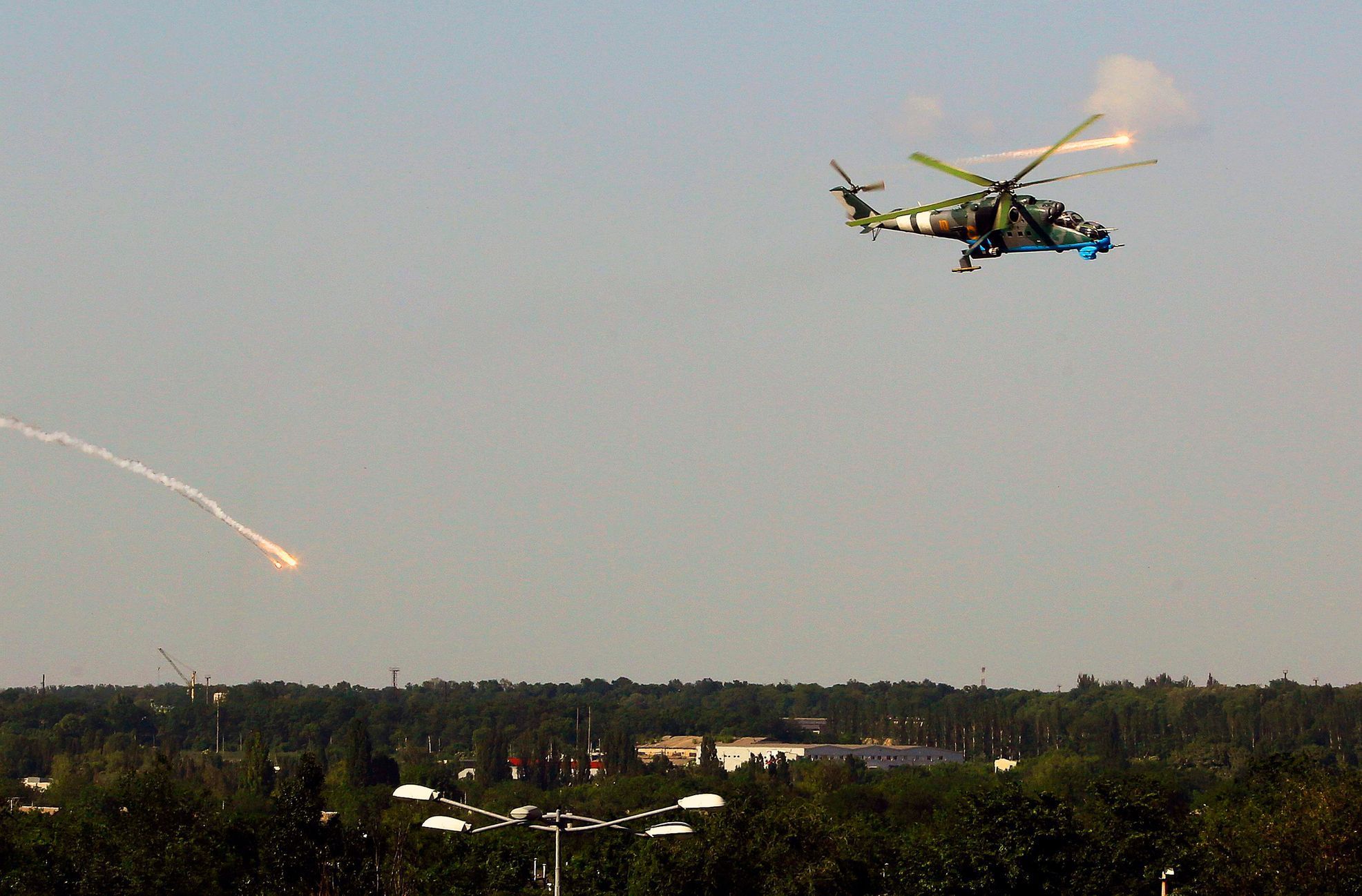 Masivní ofenziva vedla k vytlačení proruských ozbrojenců z letiště v Doněcku.
