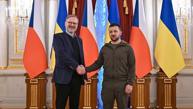 Premiér Petr Fiala se sešel s ukrajinským prezidentem Volodymyrem Zelenským po jednání české vlády v Kyjevě.