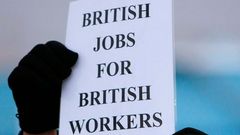 Britové protestují proti migrantům