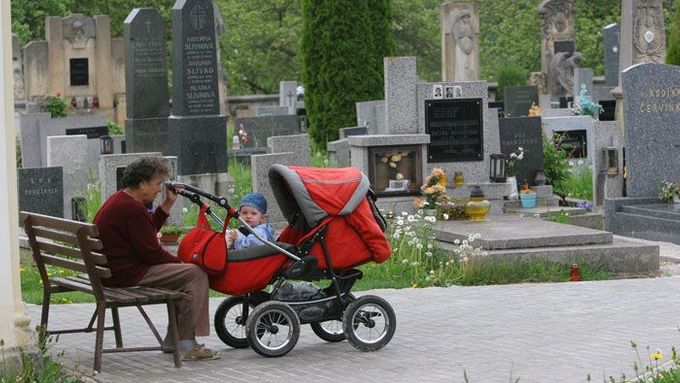 Jedno dítě v rodině Čechy nezachrání, vymřou.