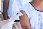 Většina Čechů se proti koronaviru očkovat nehodlá. Pětina obecně nedůvěřuje vakcínám