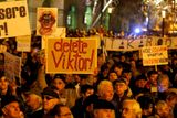 3. ledna - Tisíce lidí v maďarské metropoli Budapešti protestovaly proti vládě Viktora Orbána.