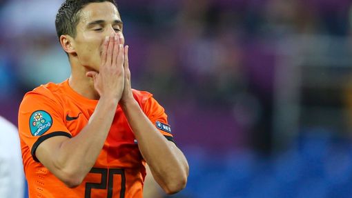 Ibrahim Afellay je nešťastný po neproměněné střele během utkání Nizozemska s Dánskem na Euru 2012.