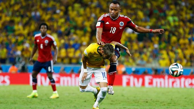 Faul Kolumbijce Juana Camila Zúňigy, kterým závěru utkání nešetrně trefil Brazilce Neymara kolenem do zad, zlomil mu bederní obratel a předčasně mu ukončil šampionát.