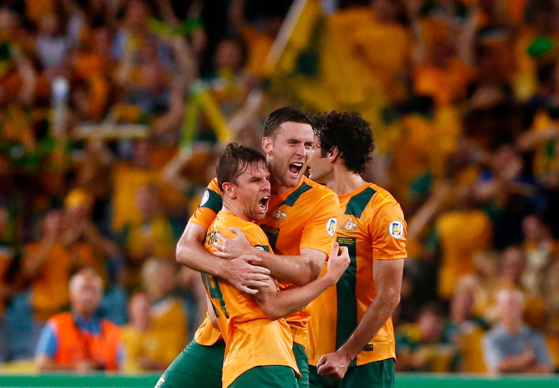 Australané se radují z gólu (Holman a Corntwhite)