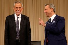Hofer, nebo Van der Bellen? To co Trumpovi by u nás u voličů neprošlo, říká rakouský novinář