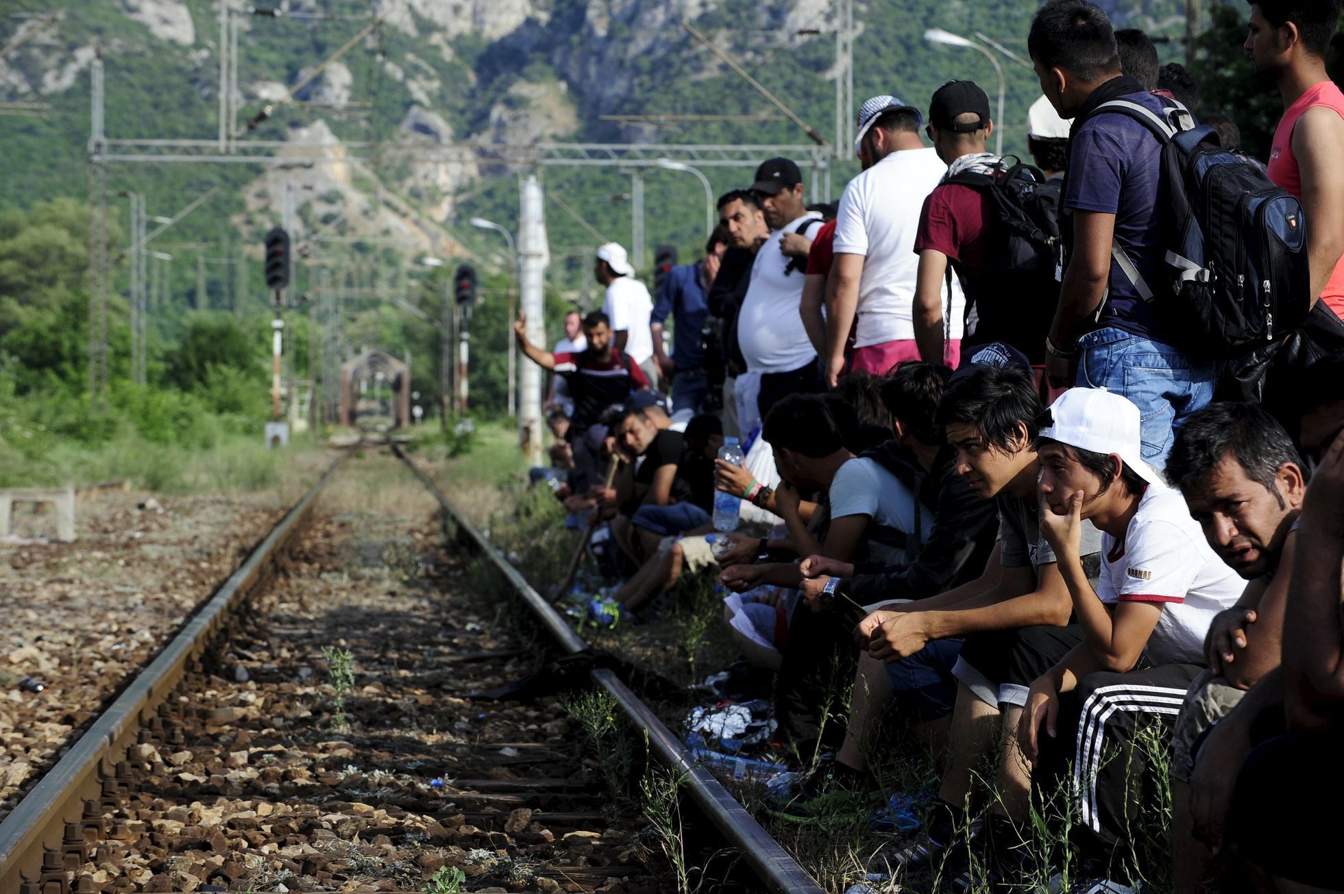 Běženci na cestě z Řecka přes Makedonii a Srbsko do Maďarska.