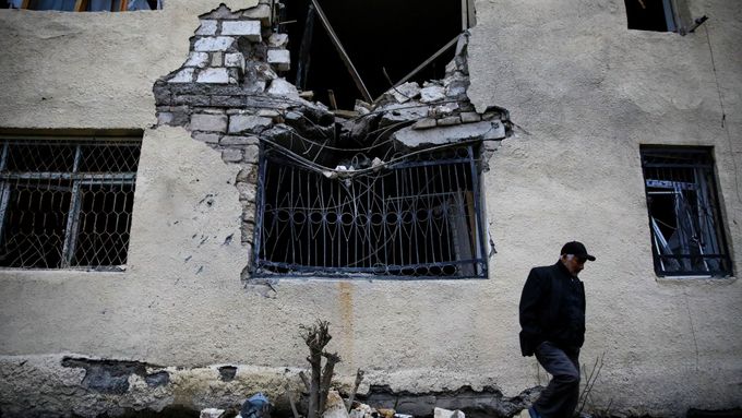 Trosky domu ve městě Terter, které bylo odstřelováno v bojích o Náhorní Karabach.