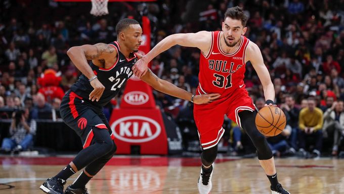Dec 9, 2019; Chicago, IL, USA; Chicago Bulls guard Tomáš Satoranský (31) drives to the basket against Toronto Raptors guard Norman Powell (24) during the first half at Un