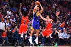 basketbal, NBA 2018/2019, Chicago - Golden State, Klay Thompson střílí další trojku
