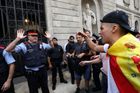 Madrid brání referendu v Katalánsku. Policie zavřela hlasovací místnosti a dala Kataláncům ultimátum