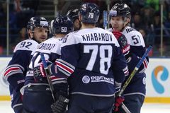 Magnitogorsk po třech prohrách zabral, Omsk ve šlágru KHL porazil 4:1
