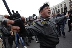 Kreml vytáhl proti opozici. Za demonstrace hrozí 10 let