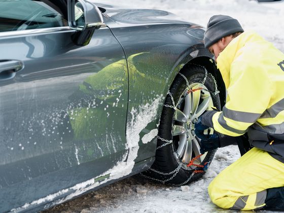 Devět zásad práce se sněhovými řetězy Test sněhových řetězů ÖAMTC