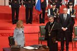 Slib složila do rukou šéfa ústavního soudu během slavnostní schůze parlamentu v prostorách Slovenské filharmonie v centru Bratislavy.