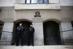 Za vraždu mladé Londýňanky dostal britský policista doživotní trest