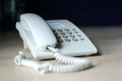 Pozor na podvodné kontroly telefonů, varuje ČTÚ seniory